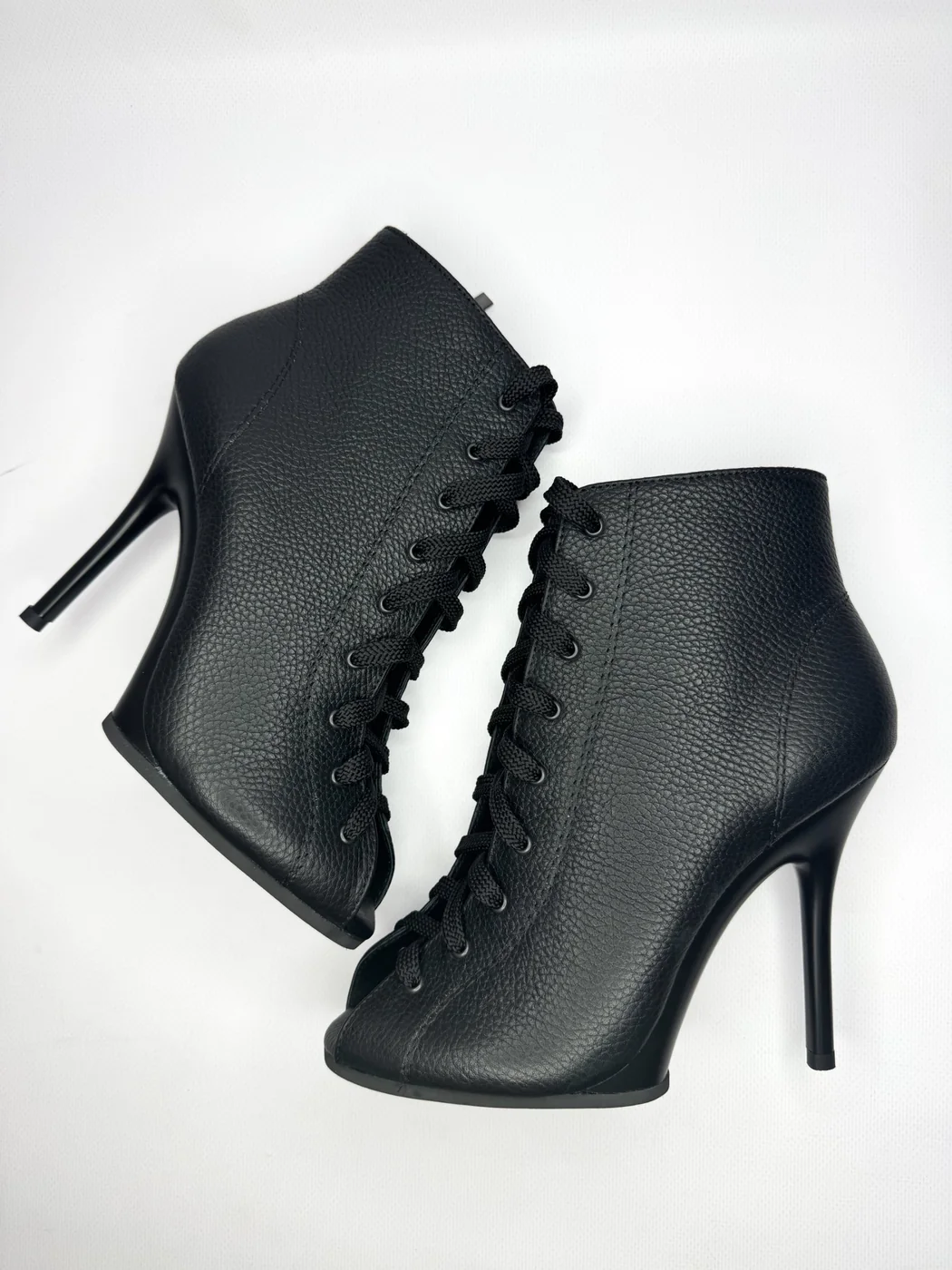 Noir — хилсы Super Heels