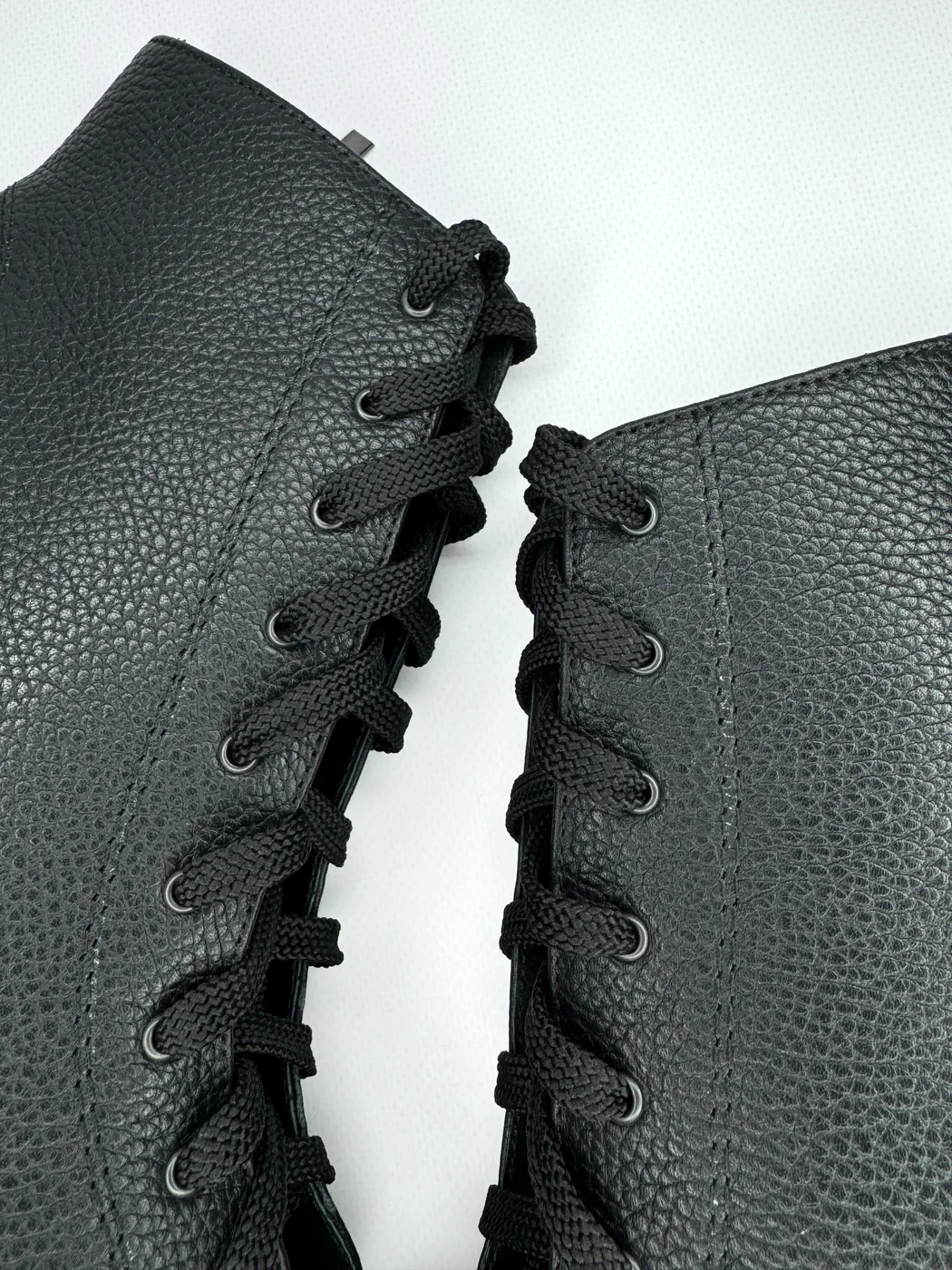 Noir — хилсы Super Heels